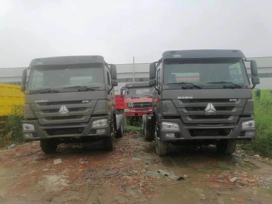 Transmisión manual Gris Sinotruk Camión pesado 6*4 Camión tractor Diseño de neumáticos sin tubo