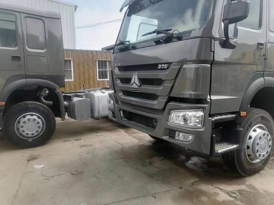 Transmisión manual Gris Sinotruk Camión pesado 6*4 Camión tractor Diseño de neumáticos sin tubo