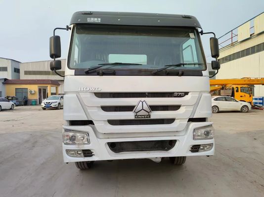 Vehículo de tracción sinotruk con accionamiento a mano derecha 6*4 Color blanco 6800*2496*2950mm asientos ≤5