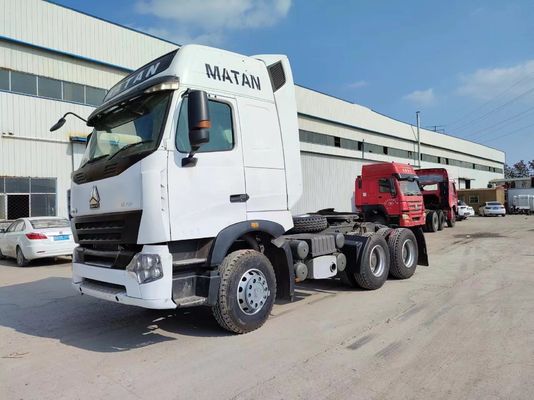 Sinotruk Howoa7 Camión de cabeza de tractor con diseño de neumáticos sin tubo y 351-450 caballos de fuerza