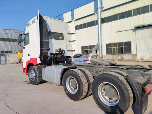 Sinotruk Howoa7 Camión de cabeza de tractor con diseño de neumáticos sin tubo y 351-450 caballos de fuerza