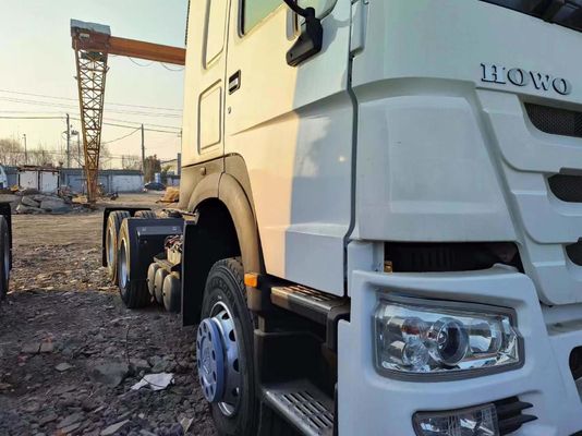 Camión tractor de alta potencia HOWO 6X4 con tanque de 400L y neumáticos 12r22.5