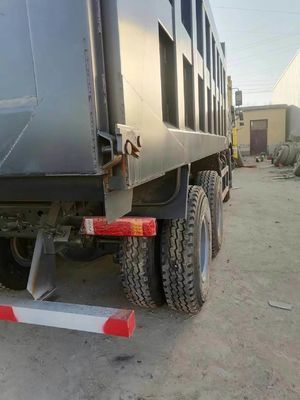 Vehículo comercial Sinotruck HOWO 6*4 Camión de basura Camión de segunda mano 10 neumáticos Color gris