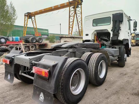 Sinotruck HOWO 6X4 camión tractor en el mercado del CCG con diseño de neumáticos radiales certificado por el CCG