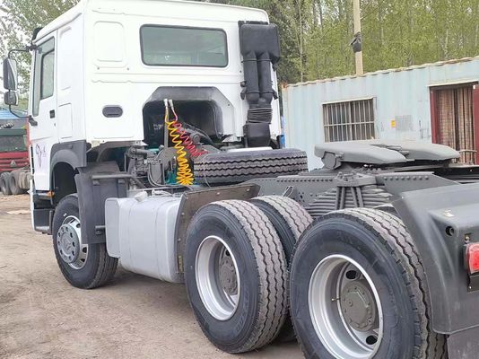 Sinotruck HOWO 6X4 camión tractor en el mercado del CCG con diseño de neumáticos radiales certificado por el CCG