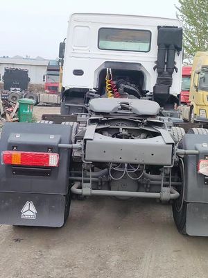 Sinotruck HOWO 6X4 camión tractor con 351-450 caballos de fuerza y 6-8L de capacidad del motor
