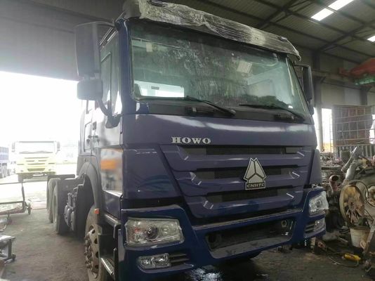 Sinotruk HOWO 6*4 Camión tractor azul con capacidad de motor 4-6L Solución minera asequible