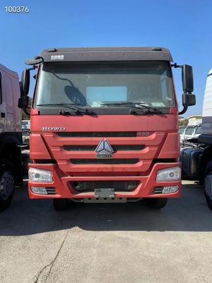 Diseño de neumáticos sin tubos Camión de cabeza roja Sinotruk HOWO 6*4 Camión tractor en buenas condiciones