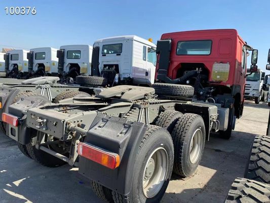 Diseño de neumáticos sin tubos Camión de cabeza roja Sinotruk HOWO 6*4 Camión tractor en buenas condiciones