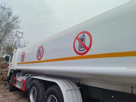 Capacidad del motor 4-6L 6X4 Camión cisterna de combustible de acero al carbono para gas de petróleo diesel 25000 litros