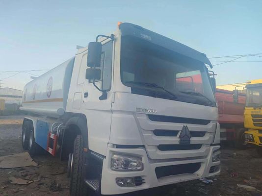 Capacidad del motor 4-6L 6X4 Camión cisterna de combustible de acero al carbono para gas de petróleo diesel 25000 litros