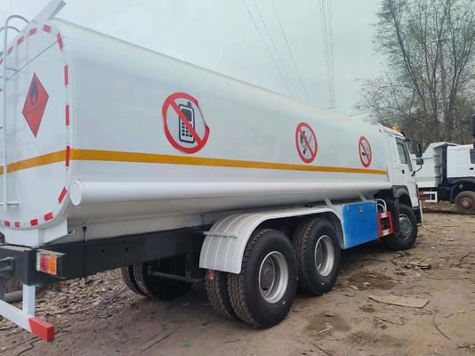 Capacidad del motor 4-6L 6X4 Camión cisterna de combustible de acero al carbono para gas de petróleo diesel 25000 litros