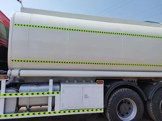 Sinotruk HOWO 6*4 10 ruedas 20000 litros Capacidad camión cisterna de combustible de aceite