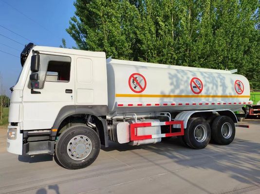HOWO 6*4 26000 litros 340 CV Camiones cisterna de entrega de petróleo transporte de combustible para ≤5 asientos