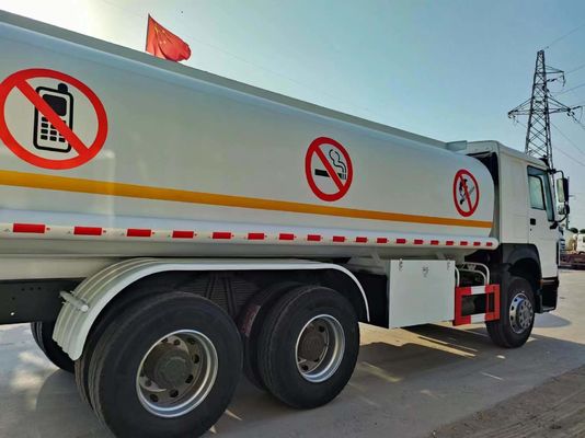 HOWO 6*4 26000 litros 340 CV Camiones cisterna de entrega de petróleo transporte de combustible para ≤5 asientos