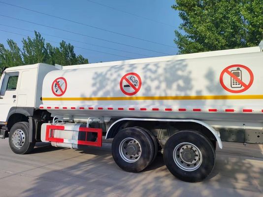 HOWO 6*4 26000 litros 340 CV Camiones cisterna de entrega de petróleo transporte de combustible para ≤5 asientos
