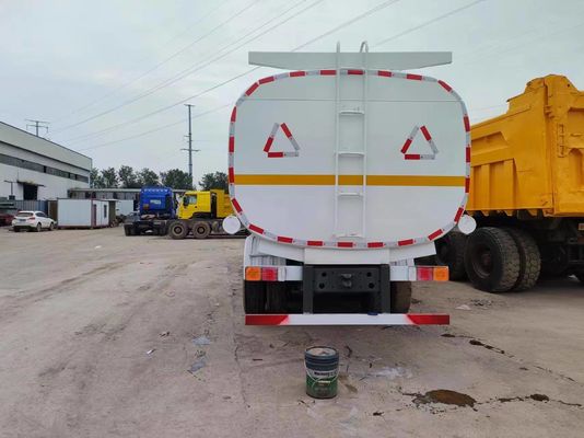 HOWO 8*4 Camión tanque de combustible con y 1 año de servicio postventa