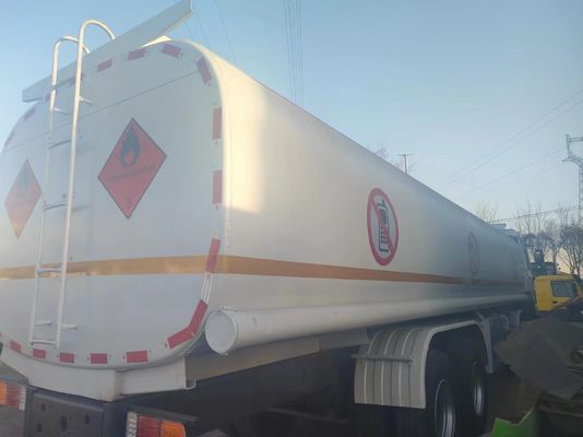 Utilizado HOWO 8*4 Fuel Oil Tank Truck 20000L Euro 3/4/5 para sus proyectos de construcción