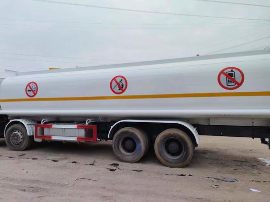 351-450hp Siontruk HOWO Euro 3/4/5 8*4 Camión cisterna de combustible 10350X2496X3048mm para la entrega de combustible