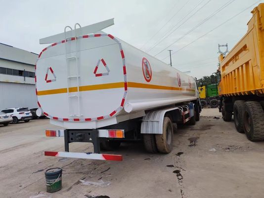 351-450hp Siontruk HOWO Euro 3/4/5 8*4 Camión cisterna de combustible 10350X2496X3048mm para la entrega de combustible