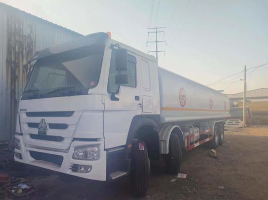 351-450hp Siontruk HOWO Euro 3/4/5 8*4 Camión cisterna de combustible 10350X2496X3048mm para la entrega de combustible