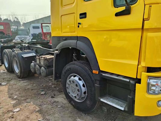 Diseño de neumáticos sin tubos Sinotruk 6*4 Camión tractor Amarillo Camión de cabeza Sinotruk