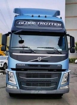 Camión de remolque Volvo FM 420 con diseño de neumáticos radiales y 351-450 CV
