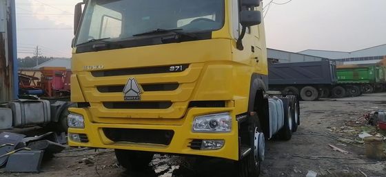 Sinotruk HOWO camión tractor de alta potencia con 6800 * 2496 * 2950mm tamaño