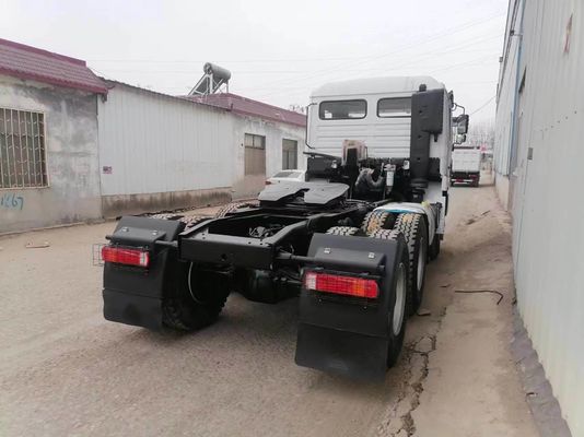 Diseño de neumáticos radiales HOWO 6X4 371HP cabeza de remolque de camión con remolque para ≤5 asientos en el mercado