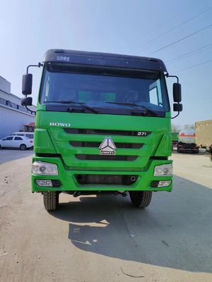 Sinotruk HOWO 8*4 camión de basura 375HP Color verde 10500 x 2600m x 3400mm