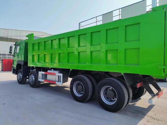 Sinotruk HOWO 8*4 camión de basura 375HP Color verde 10500 x 2600m x 3400mm