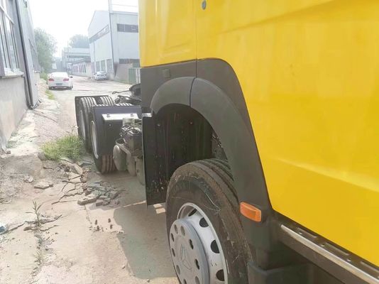 Camión tractor Sinotruk 6*4 de color amarillo utilizado desde la capacidad del motor de 6-8L