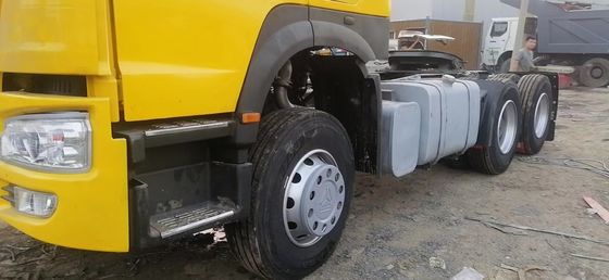 Camión tractor Sinotruk 6*4 de color amarillo utilizado desde la capacidad del motor de 6-8L
