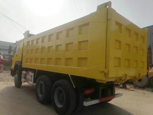 Diseño de neumáticos radiales Sinotruck HOWO 6*4 camión de descarga amarillo con transmisión manual