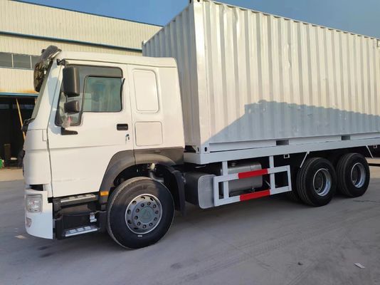 6*4 Diseño de neumáticos radiales Sinotruck HOWO Blanco camión de segunda mano 10 neumáticos para la rueda motriz