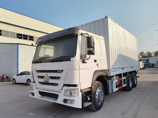 6*4 Diseño de neumáticos radiales Sinotruck HOWO Blanco camión de segunda mano 10 neumáticos para la rueda motriz