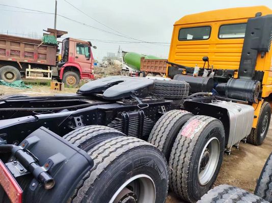 Camión tractor Shacman 6X4 con diseño de neumáticos radiales y 50 toneladas de carga de camiones tractores usados
